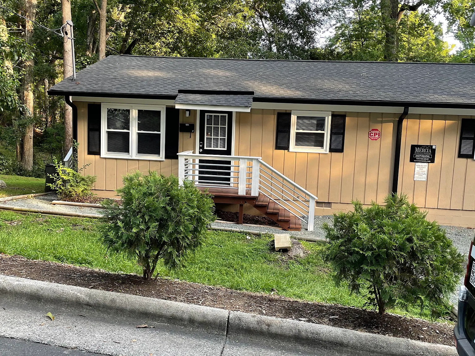 2 bed, 800 sqft, $1,900 — Photo 1
