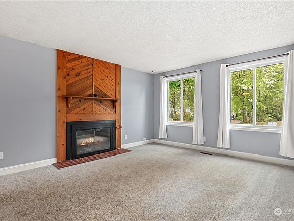 5th image of 4909 Yew Wood Court SE