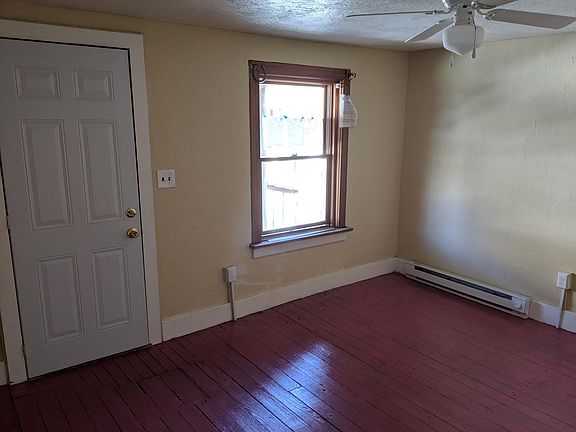 4th image of 35 E Walnut St