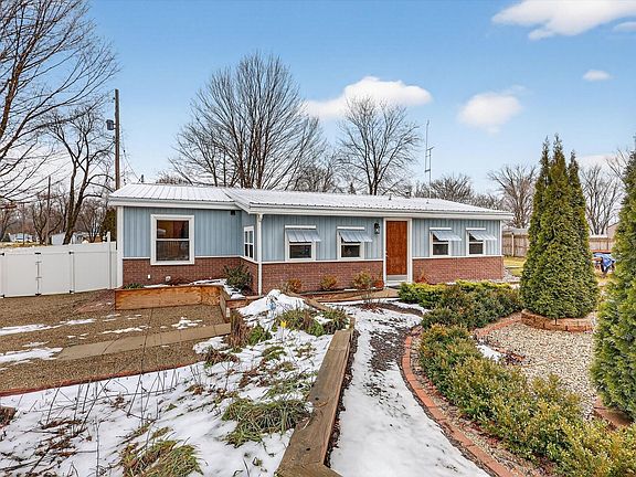 3rd image of 1296 Charlton Dr