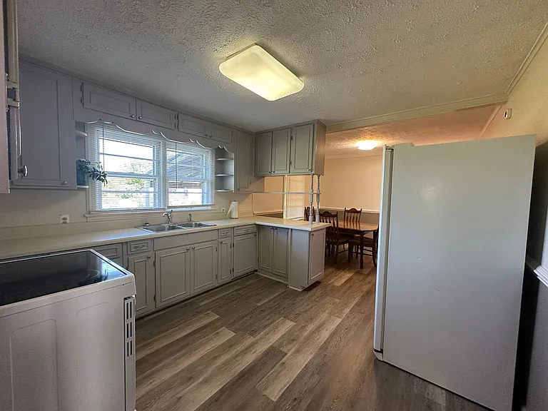 3564 Wards Rd — Photo 10