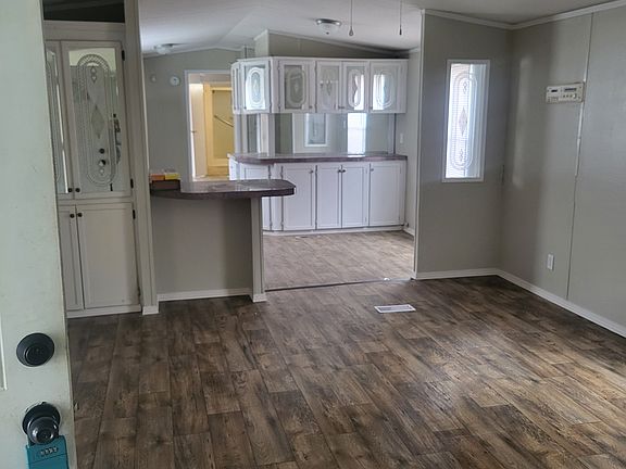 3rd image of 225 Jasmine Dr