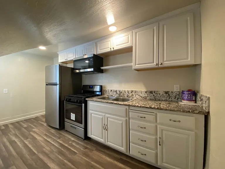 Burney Street Triplex — Photo 8
