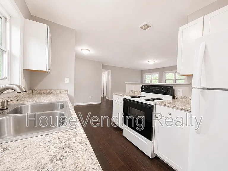 619 Tarpley St — Photo 6