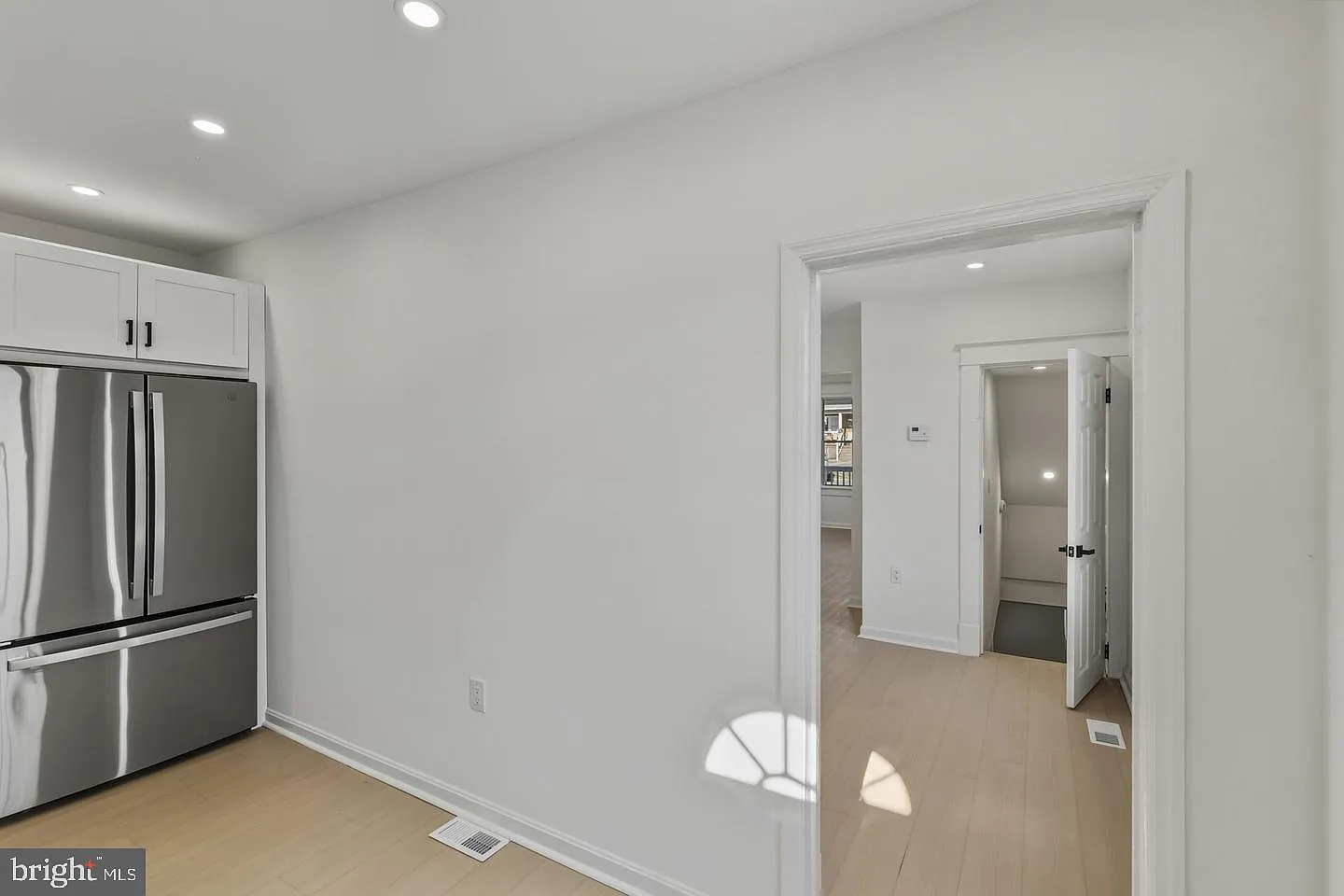 3 bed, 1.5 bath, 1024 sqft, $2,425 — Photo 4