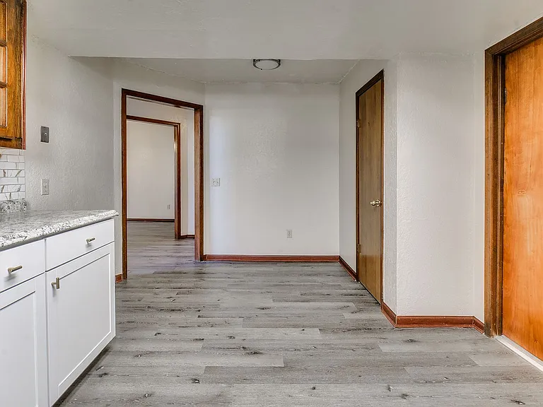 9006 N Rockwell Dr — Photo 24