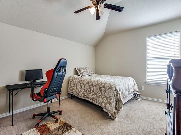 4th image of 7512 Gairlock Dr