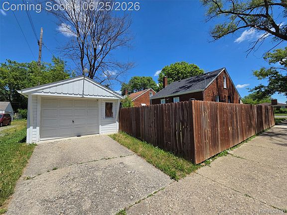 5th image of 20005 Regent Dr