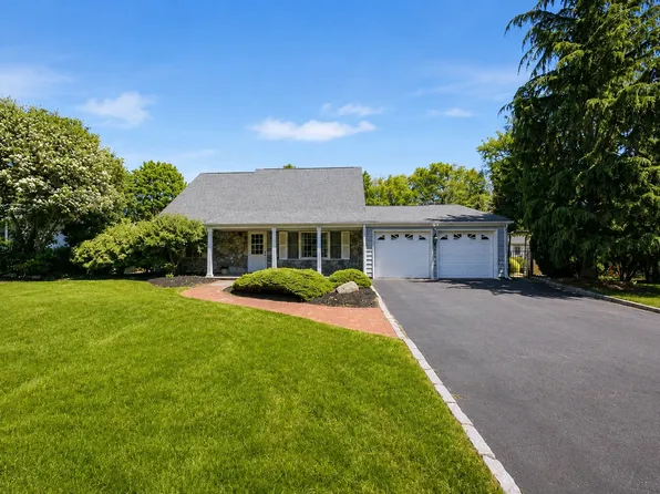 139 Sycamore Cir, Stony Brook, NY 11790