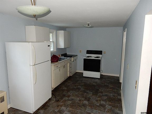 5th image of 19 Hillcrest Ave