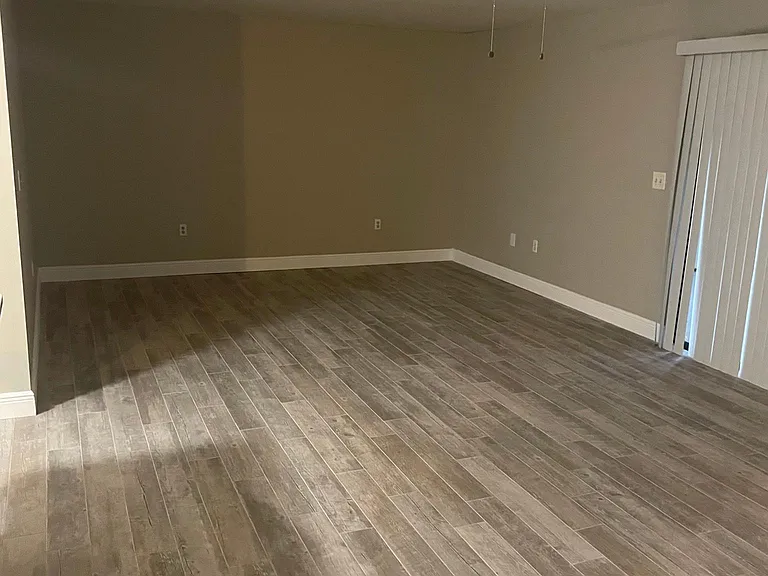 4010 Shuttle Ct — Photo 3