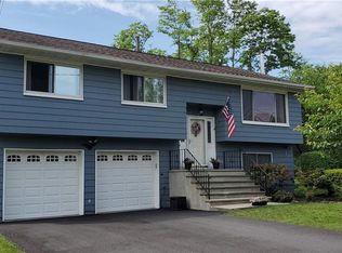 9 Sutton Park Rd, Poughkeepsie, NY 12603