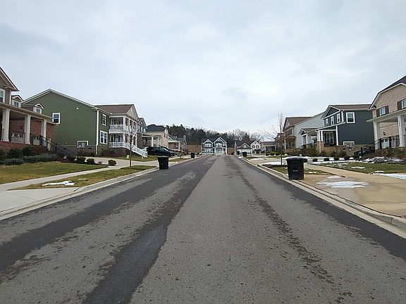 4th image of 2010 Hollyhock Dr