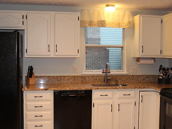 2nd image of 15072 Holleyside Dr