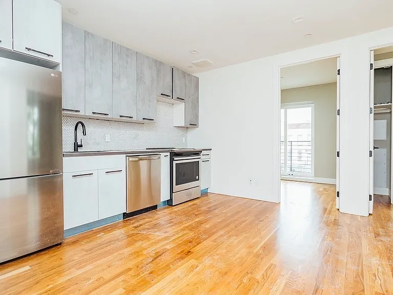 682 Chauncey St #3B — Photo 2