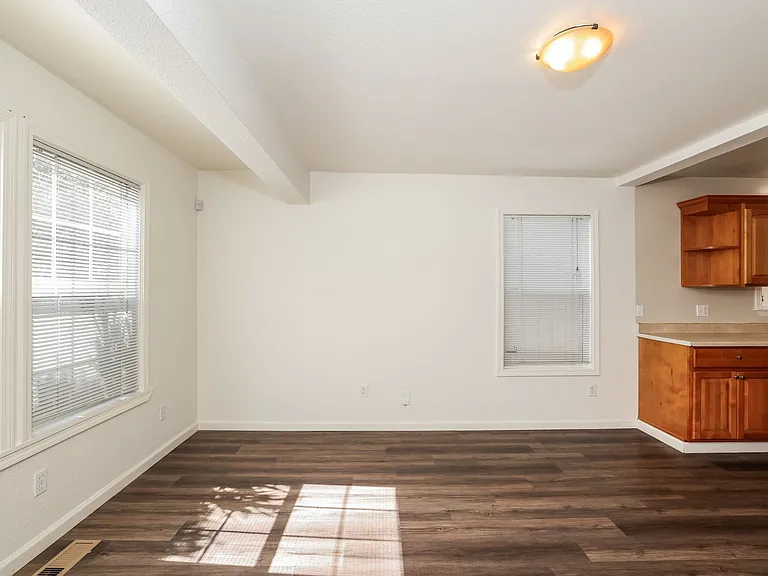 5851 Vallejo St #B — Photo 8