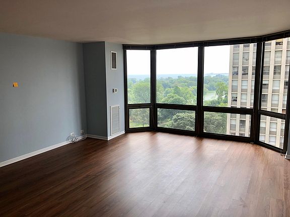 3rd image of 2650 N Lakeview Ave APT 1206