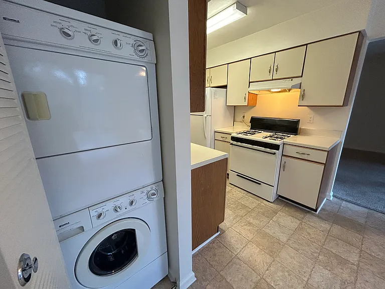 Princeton Circle West Apartments — Photo 22