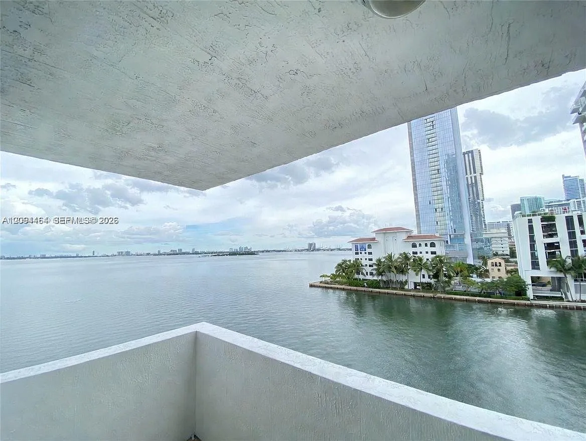 Moon Bay Of Miami Condo — Photo 2