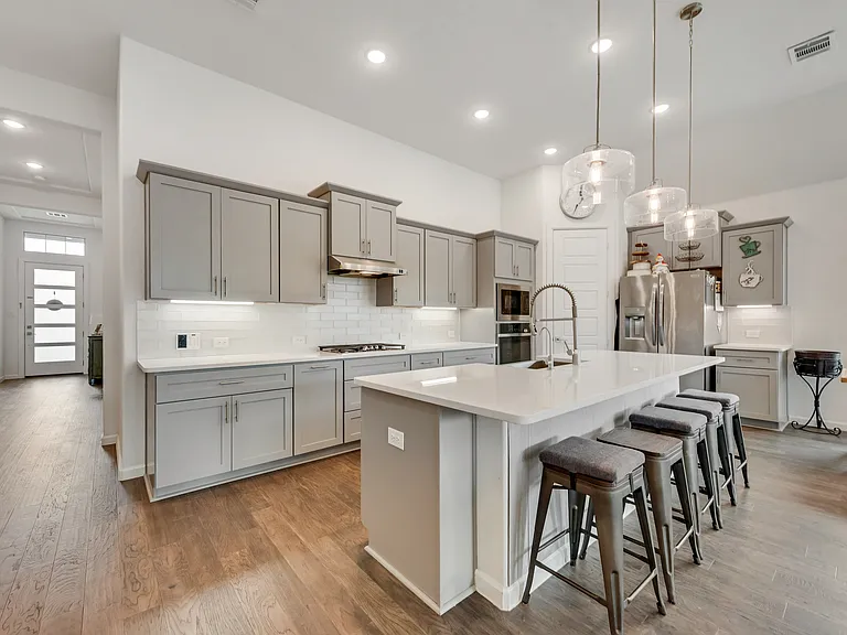 408 Remington Rd — Photo 8