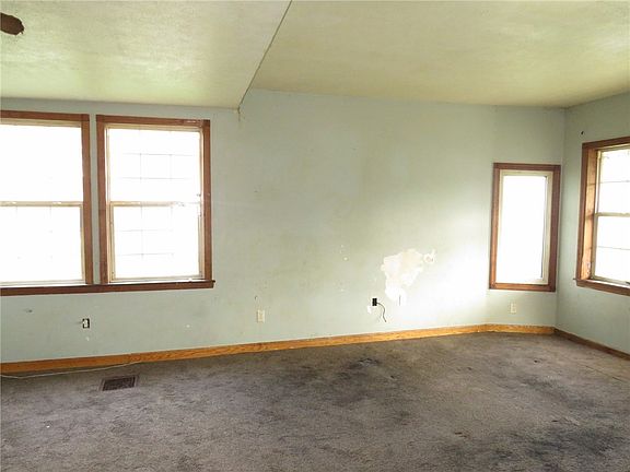 4th image of 1119 Charles St