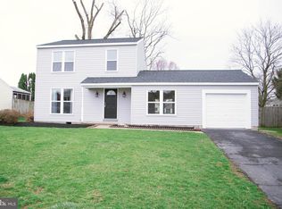 71 Honeysuckle Dr, Mechanicsburg, PA 17050