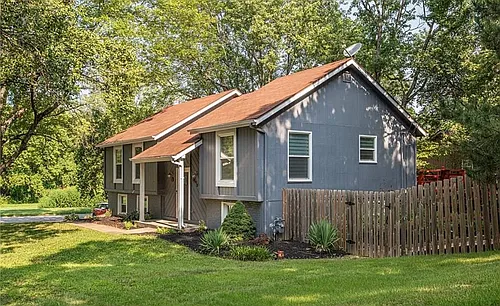 3040 Yellowstone Dr Photo 1