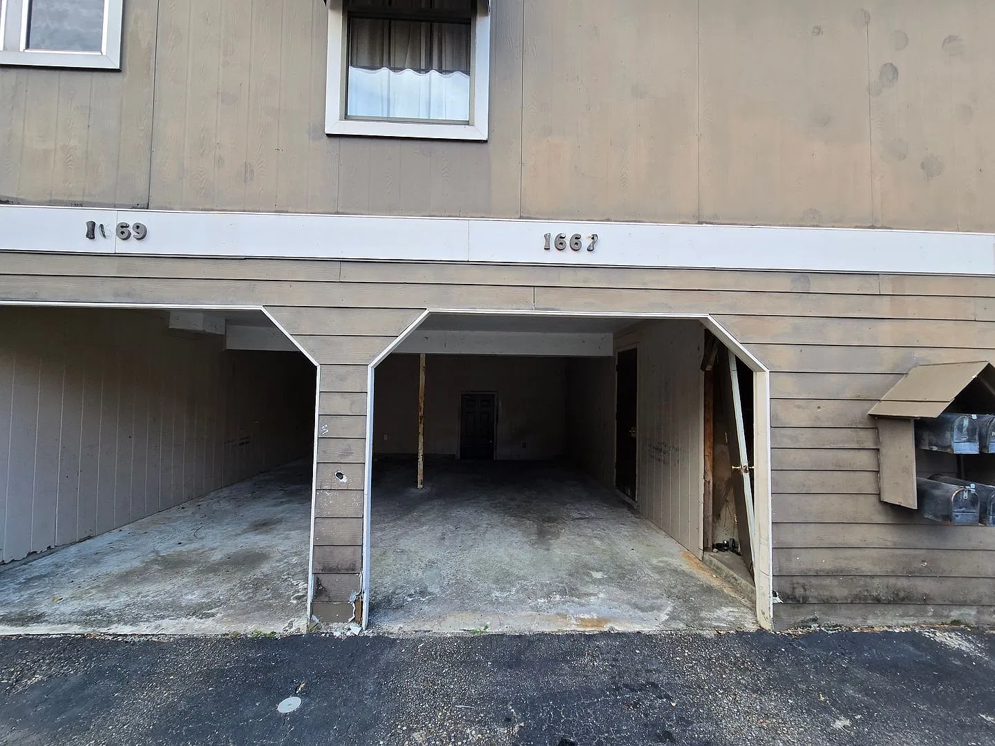 Rent Includes Water, Trash and Grass Cutting — Photo 2