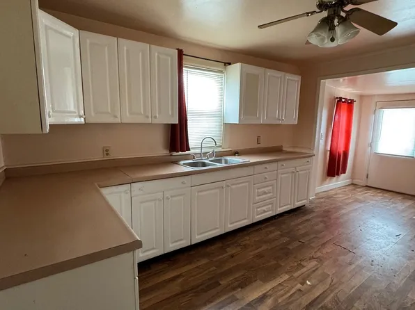 2422 Poland St, South Bend, IN 46619