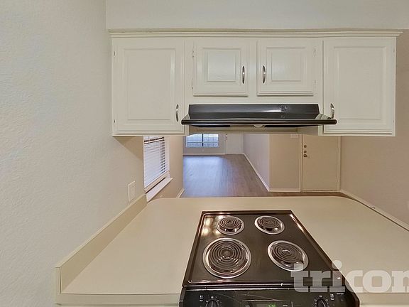 2nd image of 4931 Darrow Ln