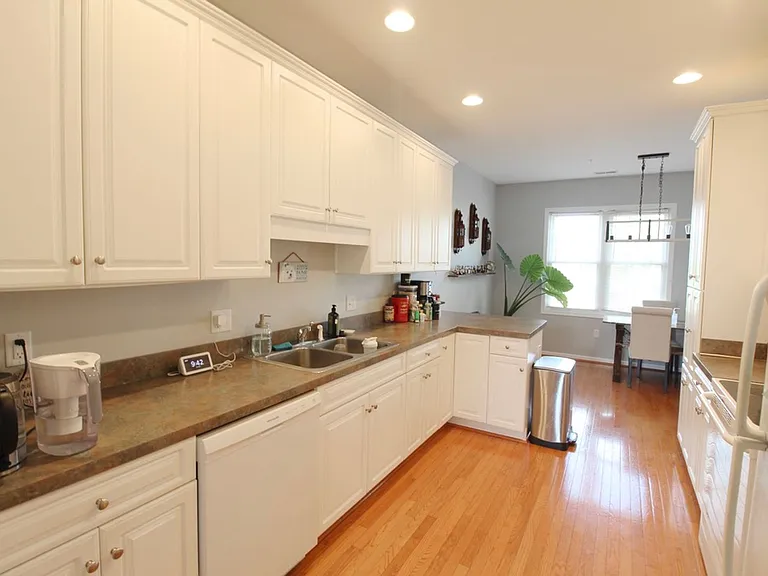 2919 Diamond Spring Ln — Photo 3