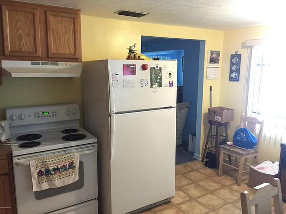 2nd image of 1813 W 25th St