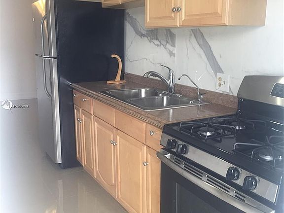 4th image of 51 NE 204th St APT 8