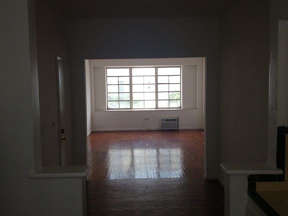 5th image of 820 10th St APT 10