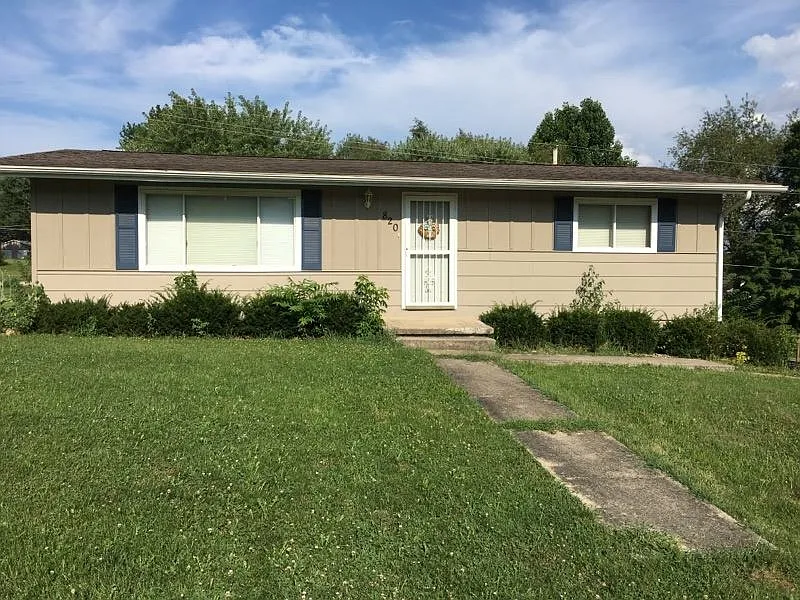 820 Knob Hill Dr photo 1