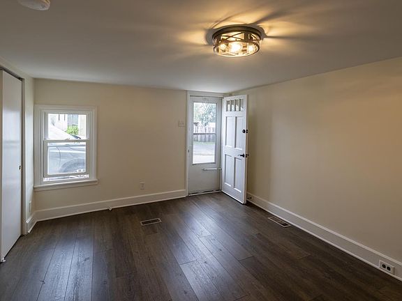 4th image of 218 Ann St