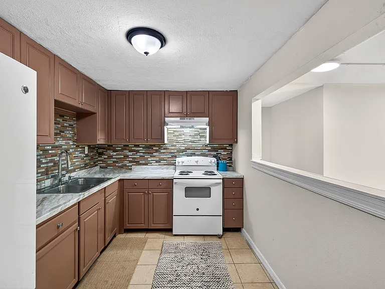 Kitchen Includes Basic Cooking Wares to Prepare Your Meals