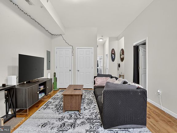3rd image of 4011 Baring St APT 9