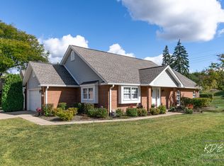 8557 Sandalwood Dr, Darien, IL 60561