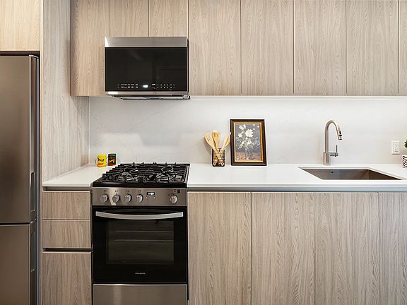 2nd image of 54 Crown St #527