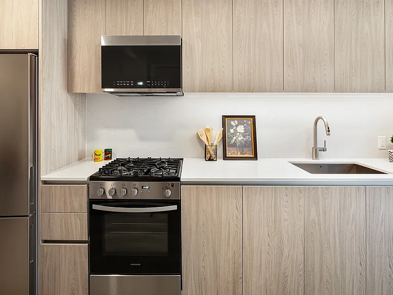 54 Crown St #210 — Photo 5
