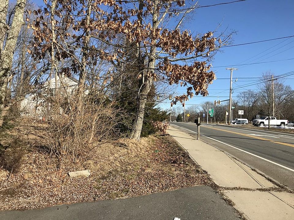 2nd image of 140 Hartford Ave