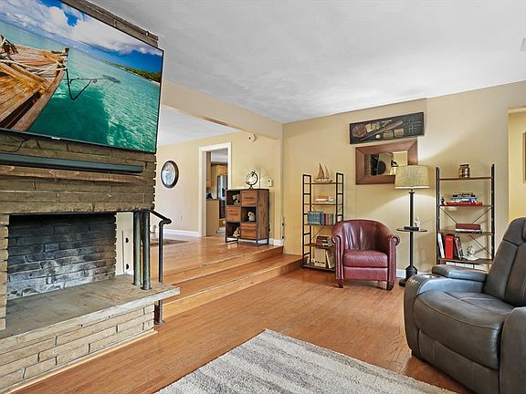 3rd image of 11 Shattuck St