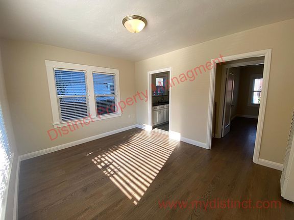 3rd image of 221 Leonard St