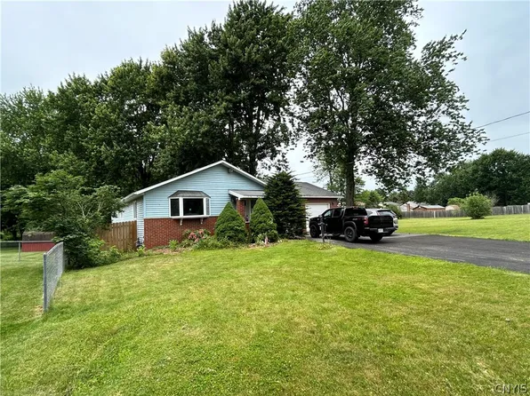 303 Park Ln, North Syracuse, NY 13212