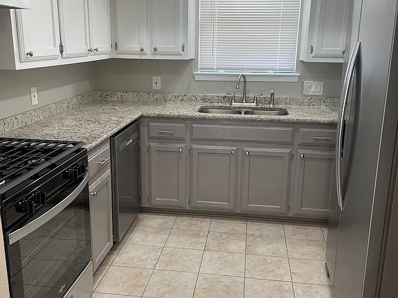 4th image of 2306 Stratford Dr