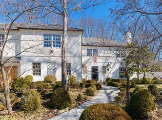 6235 Mission Dr, Mission Hills, KS 66208