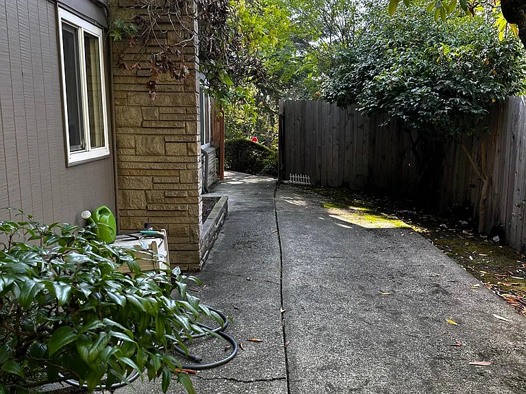 4200 NE 50th St #4200 — Photo 6
