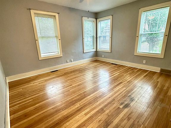 3rd image of 506 W College St