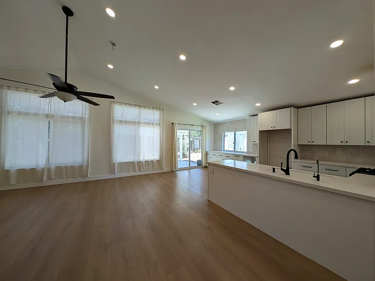 3850 Millbrae Ter — Photo 2